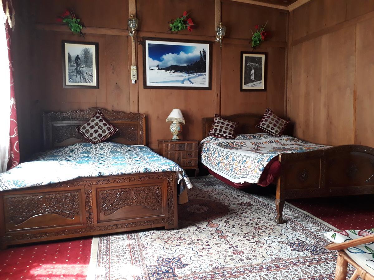 Heritage Geneva House Boat Srīnagar Esterno foto