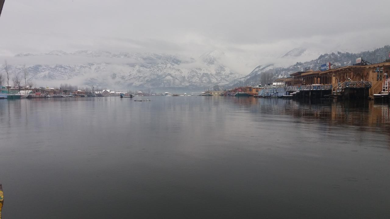 Heritage Geneva House Boat Srīnagar Esterno foto