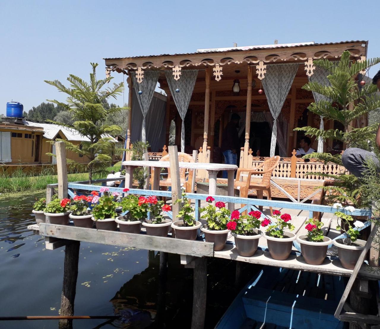 Heritage Geneva House Boat Srīnagar Esterno foto
